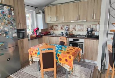 Apartament cu 3 camere semidecomandat, mobilat în Florești - 5