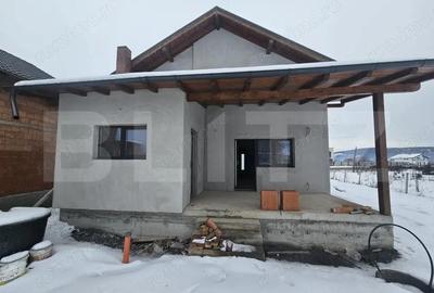 Casă cu Teren 500 Mp în Jelna