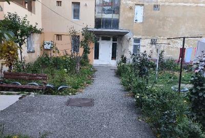 Apartament 3 camere situat in Bumbe?ti Jiu str. Garii - 1