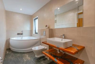 Spațiu comercial, de 470 mp, în Central - 11