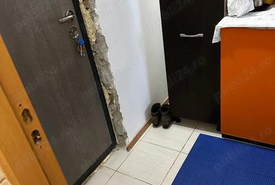 Vand garsoniera pia?a Cet - 1