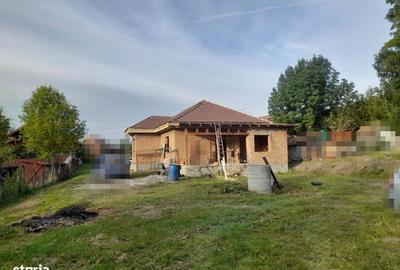 Casă cu 4 camere decomandat cu Teren 1513 Mp în Acățari - 1