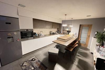 Casa S+P+E+M | 605 mp utili | 10 camere | 3 bucatarii | 4 bai | 3 terase | Garaj - 30