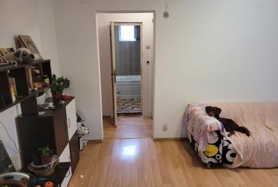 Apartament cu 3 camere semidecomandat în Eroii Revoluției