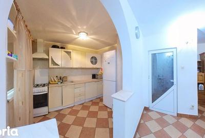 Casă cu 6 camere cu Garaj în Tractorul - 13