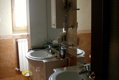 Vind  CASA  FAMILIARA sau cu destinatie PENSIUNE  cu 5 camere  5 bai - 2