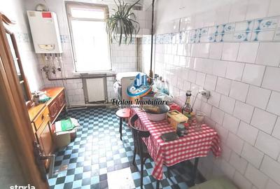 Apartament cu 2 camere decomandat în Precista - 3