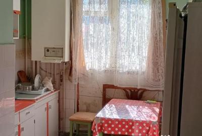 Apartament cu 3 camere decomandat în Gemenii