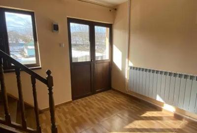 Apartament cu 7 camere decomandat în Podu Roș - 2