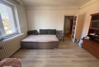 Apartament cu 2 camere semidecomandat, mobilat în Central