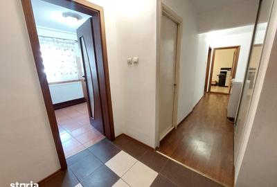 Apartament cu 4 camere decomandat în Micro 8 - 9