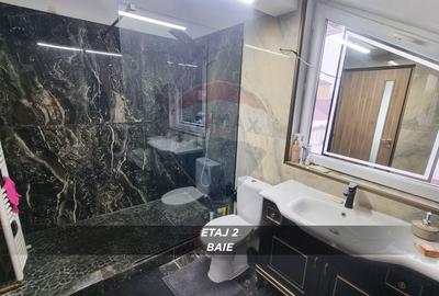 Casă cu 10 camere cu Teren 750 Mp în Central - 44