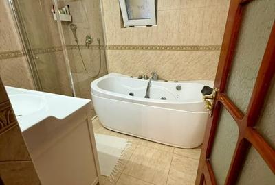 Casă individuală cu 4 camere cu Canalizare în Central - 10