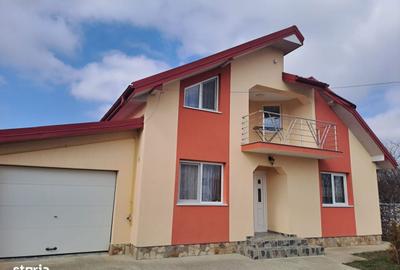 Casă cu 4 camere cu Teren 820 Mp în Voinești - 1