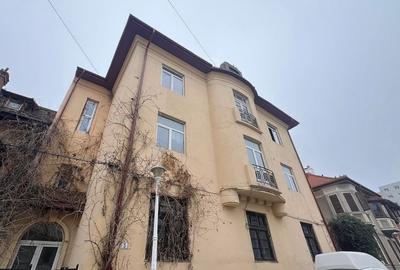 Casă individuală cu 12 camere cu Teren 160 Mp în Dorobanți - 1