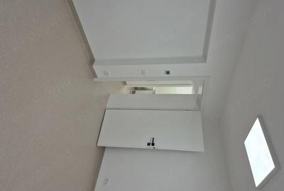 Spațiu comercial, de 55 mp, în Central - 8