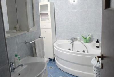 Apartament cu 4 camere decomandat în Central - 2