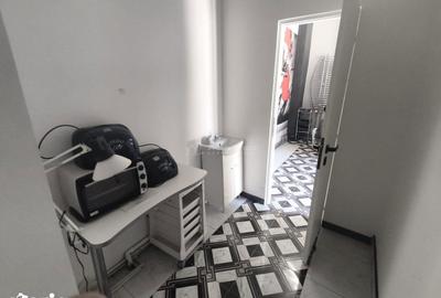 Spațiu comercial, de 50 mp, în Central - 7