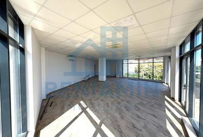 Spațiu comercial, de 99 mp, în Rovine