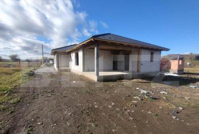 Casa cu 4 camere, 153 mp utili, teren 1000 mp extravilan, ut - 2