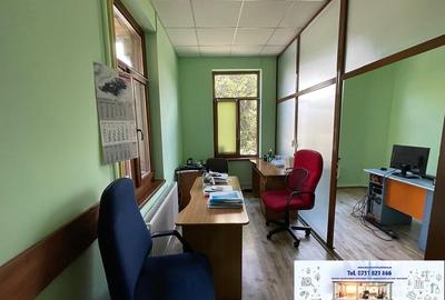 Casă spațioasă cu potențial rezidențial și comercial, în zona Pieței Centrale. - 1