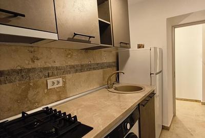 Apartament cu 3 camere semidecomandat în Casa de Cultură