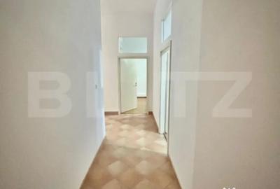 Apartament cu 5 camere semidecomandat în Central