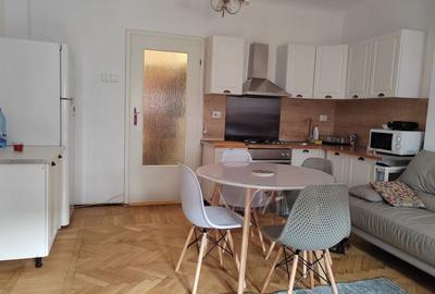 Garsonieră decomandată în Romană