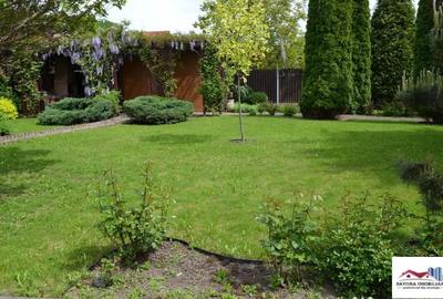 Casă cu 8 camere cu Teren 1000 Mp în Sângeorgiu de Mureș