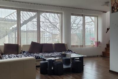 Casă individuală cu 5 camere cu Canalizare în Km 5 - 28