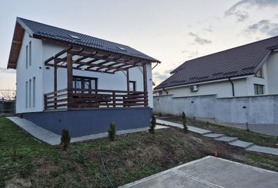Casă cu 4 camere în Bascov