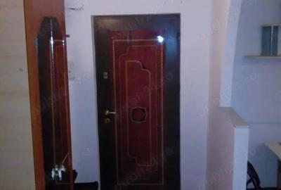 Apartament cu 3 camere decomandat în Crihala