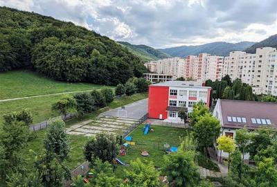 Apartament cochet, doua camere, structura decomandata,  priveliste spre munte, R - 9