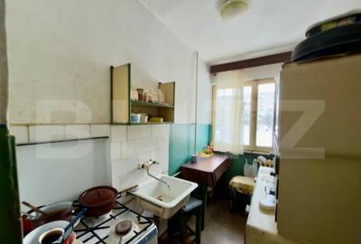 Apartament cu 3 camere semidecomandat în Craiovița Nouă - 2