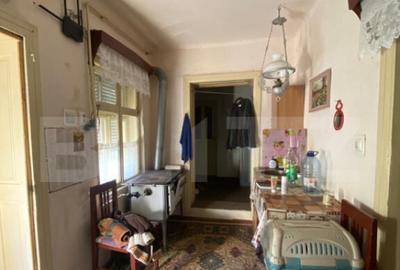 Casa cu teren 10 ari, 2 anexe ?i dublu front stradal B - 8