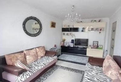 Apartament Decomandat - Zona Victoria - Centrala Gaze