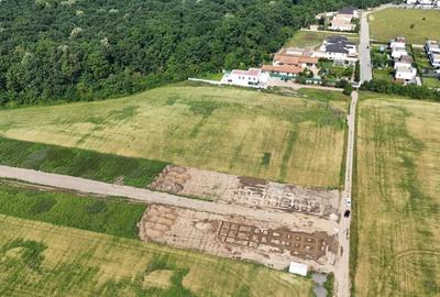 Teren l in proximitatea Amber Forest Teren l in proximitatea Amber Forest - 3