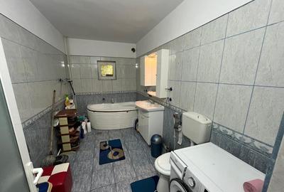 Casă cu 7 camere cu Teren 300 Mp în Piața Veche - 11