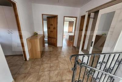 Casă cu 6 camere cu Teren 241 Mp în Central - 6