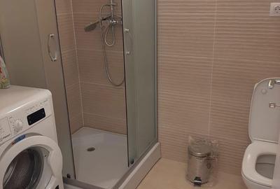 Garsonieră decomandată în Titan