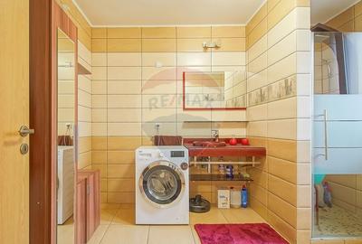 Casă cu 7 camere cu Teren 1167 Mp în Tractorul - 46