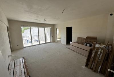 Apartament cu 3 camere semidecomandat în Semicentral