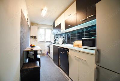 Apartament cu 3 camere semidecomandat în Central - 3