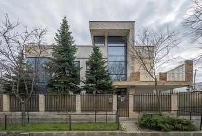 Casă individuală cu 4 camere cu Canalizare în Băneasa