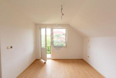 Casă cu 5 camere cu Teren 378 Mp în Purcăreni - 15