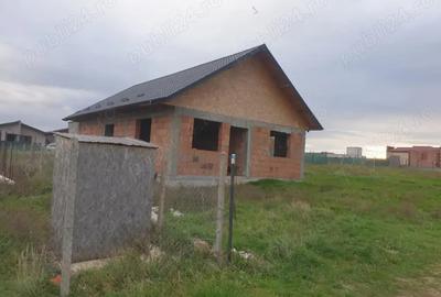 Teren + casa la rosu - 2