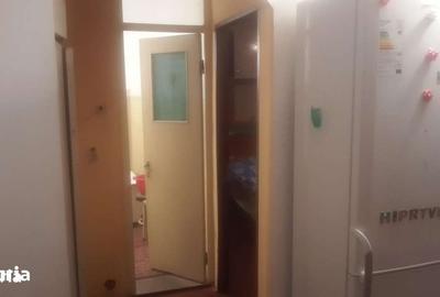 Apartament cu 2 camere decomandat în Rovine