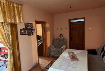 Casă cu 4 camere în Străoști - 7