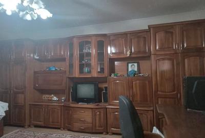 Casă cu 3 camere cu Teren 2400 Mp în Central