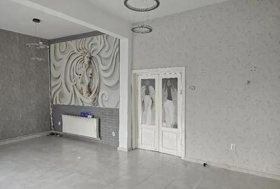 Spațiu comercial, de 140 mp, în Central - 4